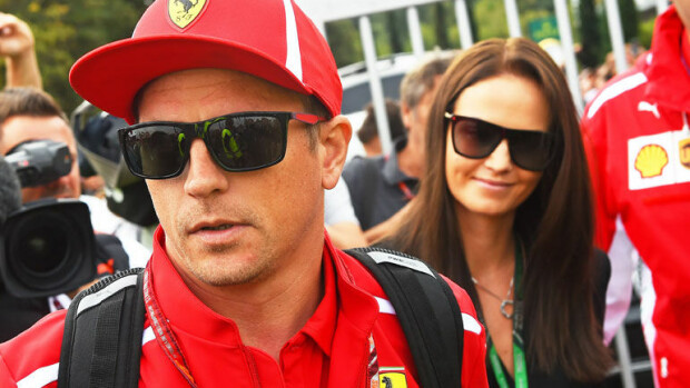 Vau, mitkä asut ja koristelut! Kimi Räikkösen perhe panosti tänä vuonna kunnolla halloweeniin - katso kuvat! Kimi ja Minttu Räikkönen