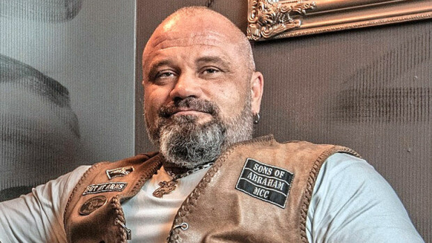 Uskomaton selviytyminen! Mika sai luodin päähänsä keskellä Turkua – syynä mustasukkaisuusriita: Ehdin sanoa ”Lopeta”! Mika Alakoski selvisi ampumisesta.