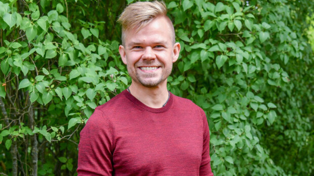 No nyt on haku päällä! Maajussi-Mauno liittyi Tinderiin – kertoi yhden toiveen ensitapaamiselle! Maajussi-Mauno etsii seuraa Tinderistä.