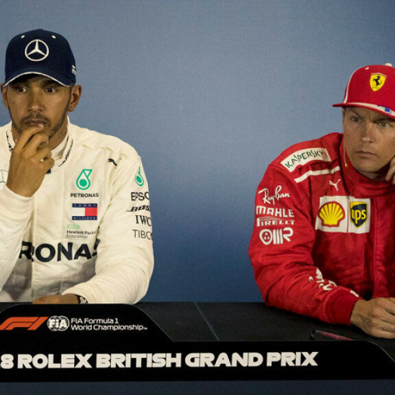 Lewis Hamilton on F1-sarjan viisinkertainen maailmanmestari. Kimi Räikkönen voitti mestaruuden vuonna 2007. Lewis Hamilton on F1-sarjan viisinkertainen maailmanmestari. Kimi Räikkönen voitti mestaruuden vuonna 2007.