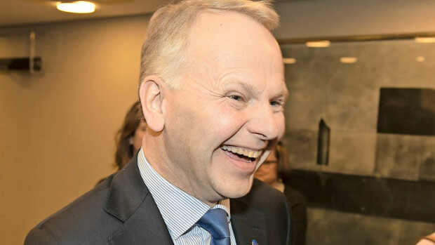 Tuhannen euron taksimatka! Ministeri Jari Leppä ajoi mittarilla hirmuisen matkan Suomen halki – hallituksen toiseksi kallein päättäjä! Jari Leppä ajoi taksilla.