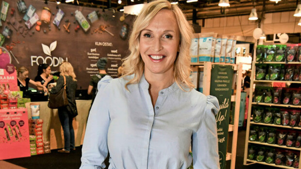 Jutta Gustafsberg kannusti naisia televisiossa penishierontaan: Sain satikutia kotona! Jutta Gustafsberg avautui seksistä televisiossa.