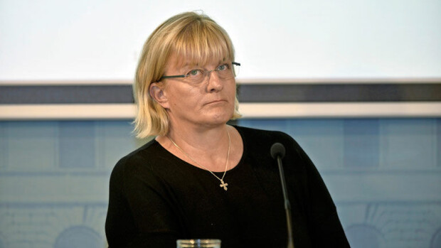 Huhhuh, sosiaali- ja terveysministeri Pirkko Mattila törsäsi veronmaksajien piikkiin 1 000 euroa ökyravintolassa – näin ruhtinaallisesti Pirkko seurueineen söi ja joi! Pirkko Mattila paljastui herkkusuuksi.