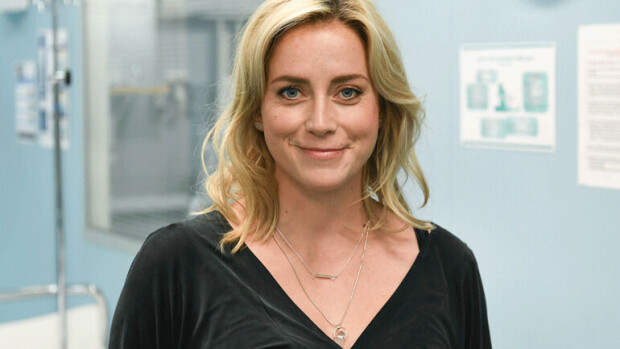 Antti Luusuaniemen sanat pysäyttivät Iina Kuustosen Syke-sarjan kuvauksissa – paljastaa nyt Seiskalle: keksi nerokkaan juonen peitelläkseen raskauttaan Iina Kuustonen.