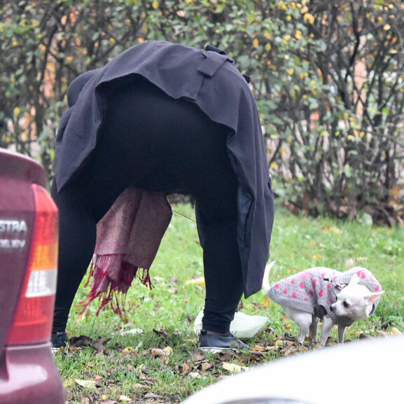 Tuoreet paparazzikuvat Henna Kalinaisesta lenkillä - sai kiitosta esimerkillisestä toiminnastaan! Henna poimii koirankakat