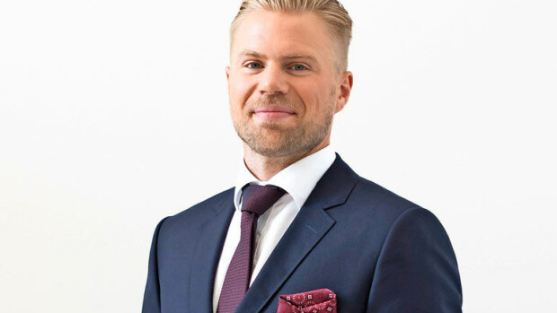 Jääkiekkotähti Sean Bergenheim teki toimistotilasta 173 neliön luksuskodin – Museovirasto aiheutti haasteita remonttiin: ”Kapakat ovat ryömimisetäisyyden päässä!” Sean Bergenheim ja Vilma-vaimo remontoivat luksuskodin.