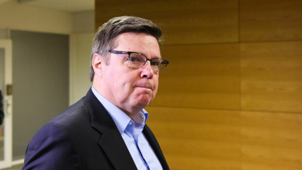 Tällaisena et ole Jari Aarniota ennen nähnyt! Herätti huomiota espanjalaisella jalkapallostadionilla ”kuin supertähti” – salakuvat! Jari Aarnio hämmensi Espanjassa.