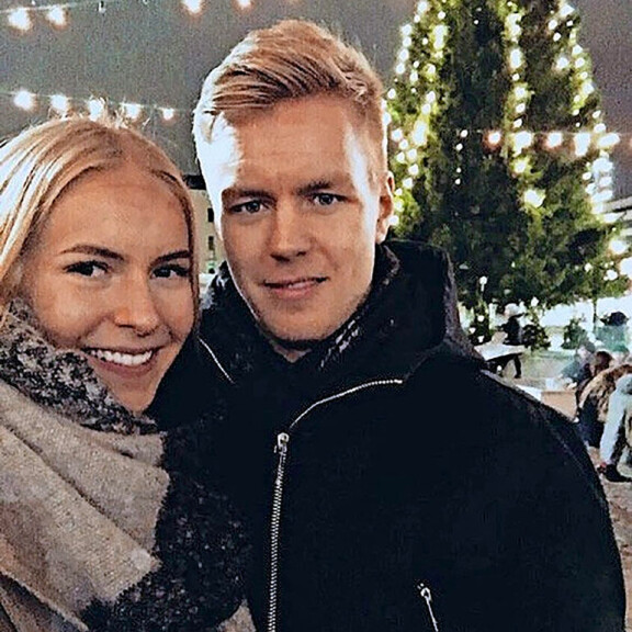 Alina on seurustellut kolme vuotta kiekkoilija Joonas Hurrin kanssa. Alina on seurustellut kolme vuotta kiekkoilija Joonas Hurrin kanssa.