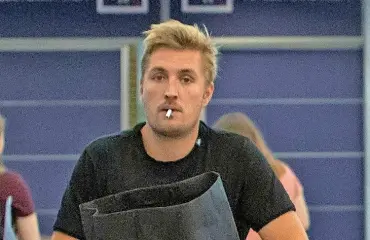 Ohhoh, mikä ökytippi, Stefan Therman! Martina Aitolehden kihlattu ojensi baarin henkilökunnalle ruhtinaallisen summan käteistä!