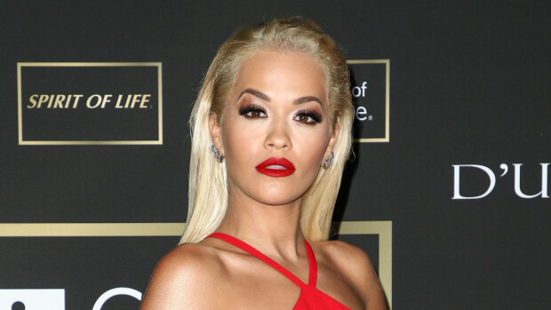 Herranpieksut, nyt näkyy nännitkin! Rita Ora markkinoi musiikkiaan alastomana - katso ällistyttävän rohkeat kuvat! Rita Ora