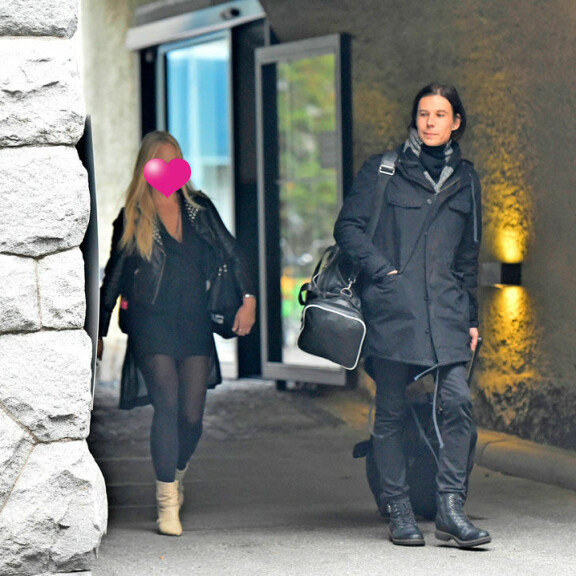 Paparazzi näki parin poistuvan yhdessä hotellista puoliltapäivin. Paparazzi näki parin poistuvan yhdessä hotellista puoliltapäivin.