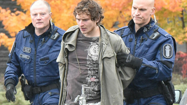 Mitä ihmettä? Hissu Hietalahti ja Riku Nieminen keskellä hurjaa pidätystilannetta hienostoalueella Helsingissä - kuvat! Hissu ja Riku pidättää rosvoa