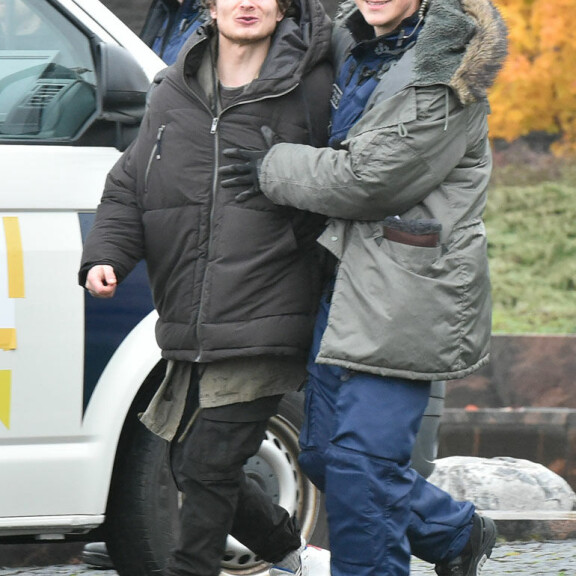 Mitä ihmettä? Hissu Hietalahti ja Riku Nieminen keskellä hurjaa pidätystilannetta hienostoalueella Helsingissä - kuvat! Riku Nieminen ja roisto