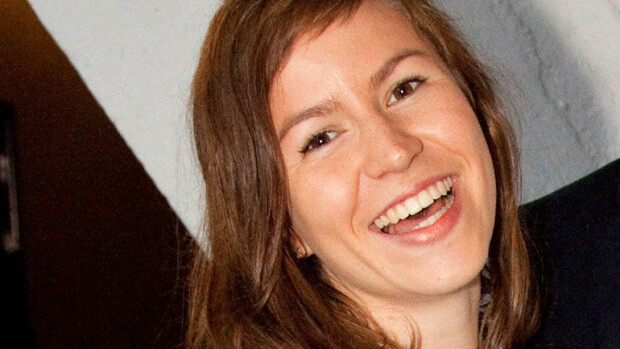 Maria Nordinilta rohkea alastonkuva! Upea otos kuvaa kauniisti synnytyksen jälkeistä seremoniaa: 'Äidin hellimistä ja hemmottelua!' Maria Nordin