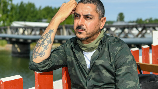 Arman Alizad avoimena uudessa podcastissa – hakeutui terapiaan tv-ohjelmansa takia: On parempi, että puhun ammattilaisen kanssa! Arman Alizad