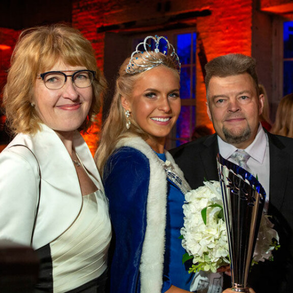 Tässä ovat kohua herättäneen Miss Suomen vanhemmat Dmitri ja Svetlana: He ovat todella ylpeitä minusta - katso kuva! Alinan vanhemmat