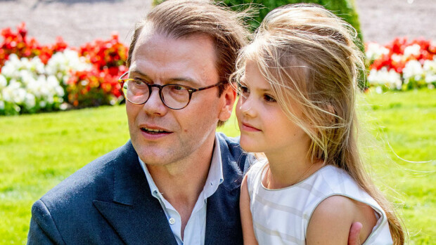 Prinsessa Estelle pinkoi juoksukisassa: Oscar kannusti tienlaidassa – kuva! Ruotsin prinssi Daniel ja prinsessa Estelle