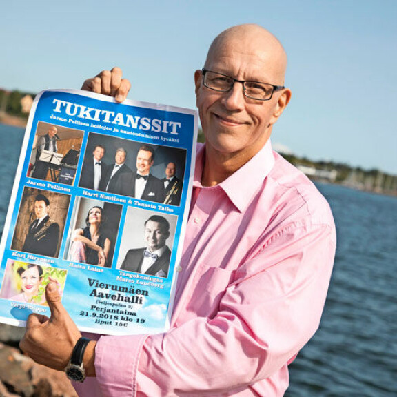 Jarmolle järjestettiin tukitanssit. Jarmolle järjestettiin tukitanssit.