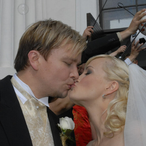 Näin Antti Kaikkonen ja Satu Taiveaho juhlivat unelmahäitään kymmenen vuotta sitten - katso kuvat! Satu ja Antti