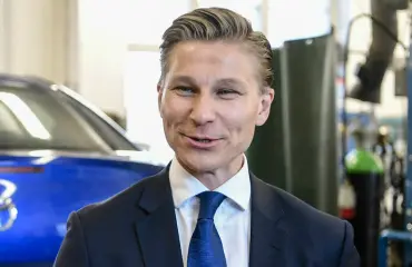 Tässä on oikeusministeri Antti Häkkäsen raskaana oleva Henna-rakas – paparazzikuvat!