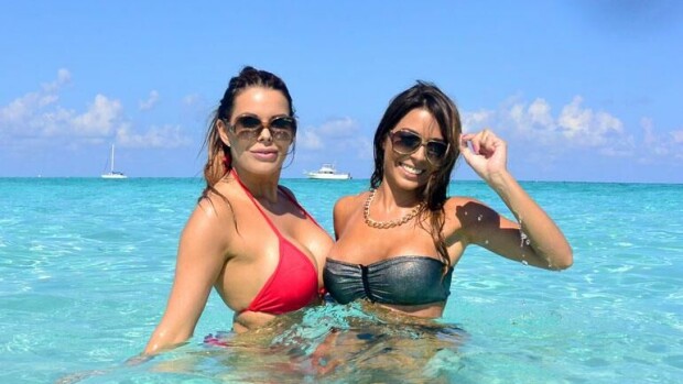 Superseksikästä suomalaista dj-duoa kosiskellaan esiintymään ulkomaille: suositun klubin pyörittäjä hylkäsi viime vuonna – nyt aneli jäämään! suvi pitkänen ja amanda harkimo