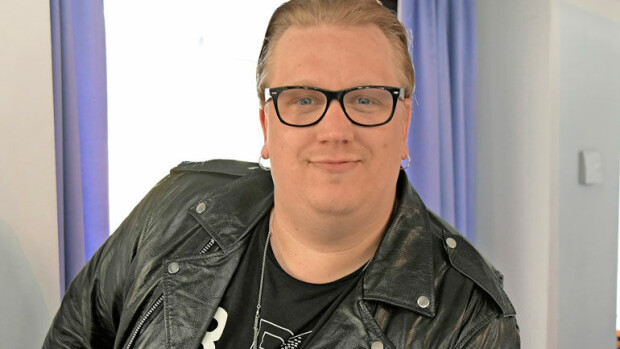 Arttu Wiskarin Mökkitie-firma edustaa muitakin artisteja – lähes 500 000 euron liikevaihto! Arttu Wiskarin taustalla on kaveriporukka.