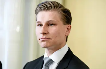 Tiesitkö?! Oikeusministeri Antti Häkkäsen juristirakkaan sisko on missikaunotar – kuva!