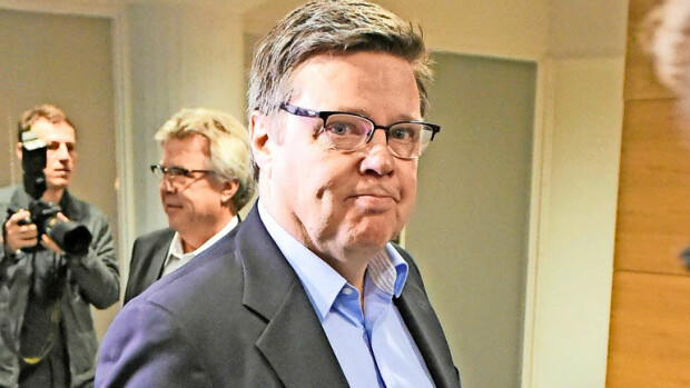 Poliisin puuhat Jari Aarnion naapurin tontilla johtivat virkarikostutkintaan – kotietsinnöissä muitakin epäselvyyksiä! Jari Aarnion tapauksen kotietsinnöissä on epäselvyyksiä.