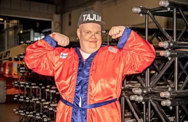 Touretten oireyhtymästä kärsivä Pekka Luodeslampi on tunnettu Tubettaja – ”Minua on kiusattu koko kouluaikani!”