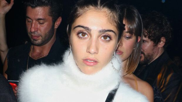 Madonnan Lourdes-tytär keräsi katseita New Yorkin muotiviikolla – huh, miten seksikäs tyyli! Lourdes Leon