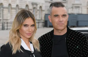 Robbie Williamsin salaisuus paljastui: kauan odotettu tytär syntyi! Ayda-vaimo:  "Oli vaikea ja pitkä tie!"