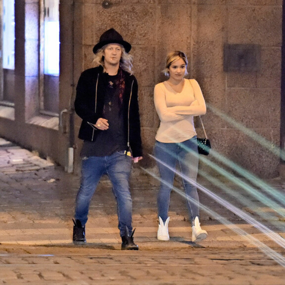 Molemmilla oli jalassaan Minna Parikan suunnittelemat puputossut. Molemmilla oli jalassaan Minna Parikan suunnittelemat puputossut.