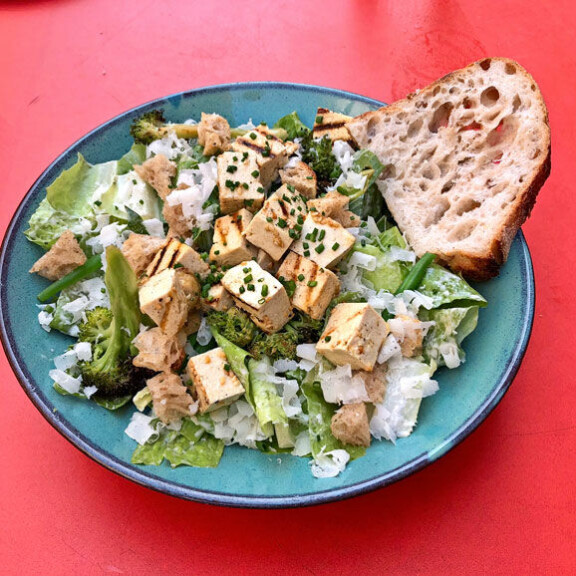 Samu valitsi listalta talon Caesarsalaatin. Samu valitsi listalta talon Caesarsalaatin.