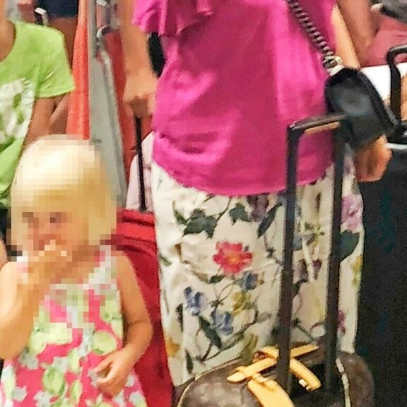 Vappu Pimiä avautuu Rodoksen lentoaseman välikohtauksesta – tyrmää suomalaisturistien väitteet huutamisesta: ”Pidin heikompien puolta!” Vappu Pimiä