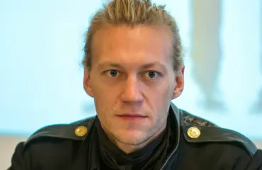 Duudsonit-Jukka lennätti nuoren rakkaansa helikopterilla Härmään – mökkielämään tutustunut Chachi loukkasi jalkansa!