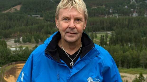 Matti Nykäsen bileilta lähti totaalisesti lapasesta: kaatuili ja kaulaili tummahiuksista kaunotarta – kuvat yökerhosta kertovat kaiken! Matti Nykänen.