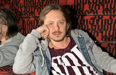 Kahdet sakot minuutissa! Jonne Aaron kaahasi korttinsa hyllylle käsittämättömällä tavalla – 3 770 euron rangaistus!