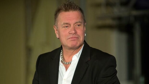 Ohhoh, kohulaulaja Tauski on täysin sekaisin rakkaudesta nuoreen ja hemaisevaan Juliaan: Imeliä hempeilypäivityksiä ja lempeä tihkuva yhteiskuva - katso! Tauski