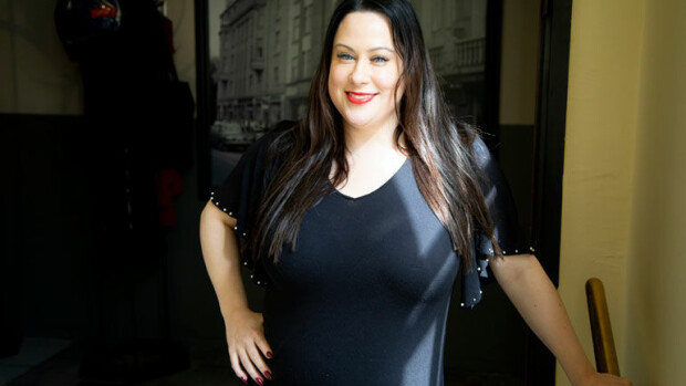 Äitinsä menettänyt Miss Plus Size Niina Kuhta: Pystyn pitämään itseni hetken kasassa, mutta sitten murrun! Niina Kuhdan surutyö on kesken.