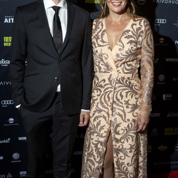 Vau, mikä pari! Tiina Lymi ja Tuomas Kantelinen edustivat ensimmäistä kertaa yhdessä! Tiina Lymi ja Tuomas Kantelinen.