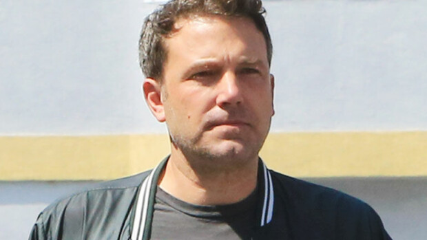 Paparazzi iski: Jennifer Garner vei päihderiippuvaisen ex-miehensä Ben Affleckin hoitoon - näin heikossa hapessa mies on! Katso paljon puhuvat kuvat! Ben Affleck