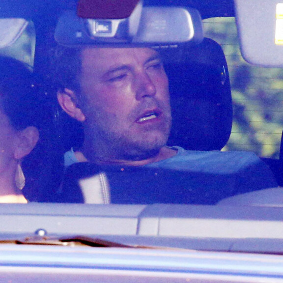 Paparazzi iski: Jennifer Garner vei päihderiippuvaisen ex-miehensä Ben Affleckin hoitoon - näin heikossa hapessa mies on! Katso paljon puhuvat kuvat! Affleck
