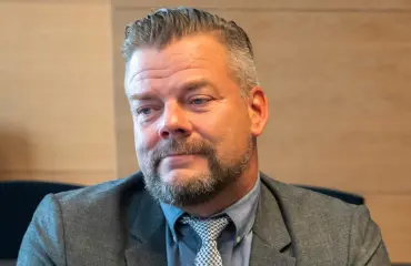 Mystinen fetissimies paljastui: Hän on Jari Sillanpään huumekauppias - kuva!
