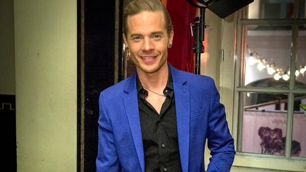 Innostui keltaisesta! Tosi-tv-tähti Sauli Koskinen piipahti heräteostoksilla – kuva! Sauli Koskinen shoppaili.
