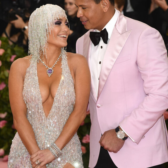 MET-gaalassa Jennifer juhli kihlattunsa Alex Rodriguesin kanssa. MET-gaalassa Jennifer juhli kihlattunsa Alex Rodriguesin kanssa.