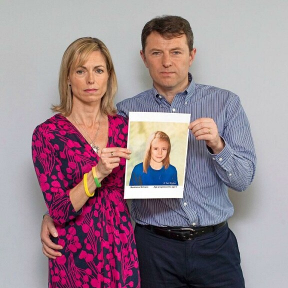 Vanhemmat Kate ja Gerry McCann esittelivät vuonna 2012 tietokoneella tehtyä kuvaa, miltä Maddy mahdollisesti näyttäisi 9-vuotiaana. Vanhemmat Kate ja Gerry McCann esittelivät vuonna 2012 tietokoneella tehtyä kuvaa, miltä Maddy mahdollisesti näyttäisi 9-vuotiaana.