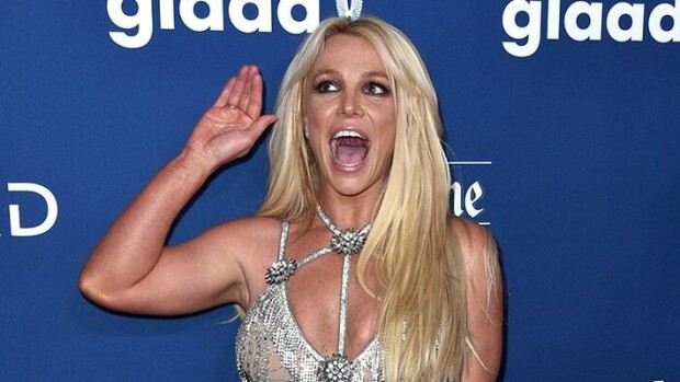 Katso ja vertaa: Britney Spears väittää paparazzien myyvän peukaloituja kuvia - julkaisi videon hoikasta itsestään todistaakseen manipulaation! Britney