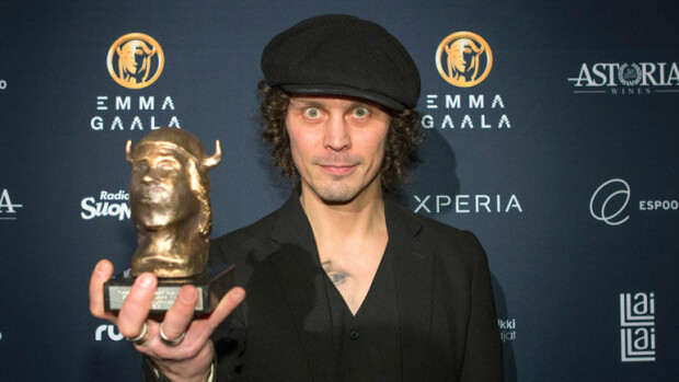 Taloustiedot paljastavat: lopullisesti kuopatun HIM-yhtyeen Ville Valon firma pyörii tappiolla! Ville Valon firma pyörii tappiolla.