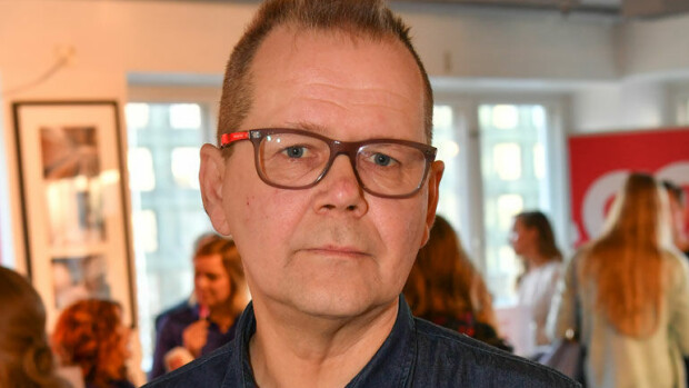 Kustantajan jättipaljastus: Kimin kirja myytiin loppuun jo ennen ilmestymistä – yli miljoonan potti! Kari Hotakainen