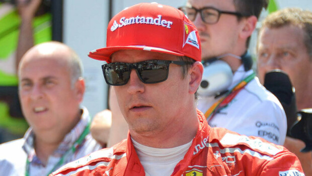 Kimi Räikkönen vietti tänään aamupäivän karaokebaarissa - vau, millä autoilla hänen seuruettaan kyyditään! Katso kuva! Kimi Räikkönen